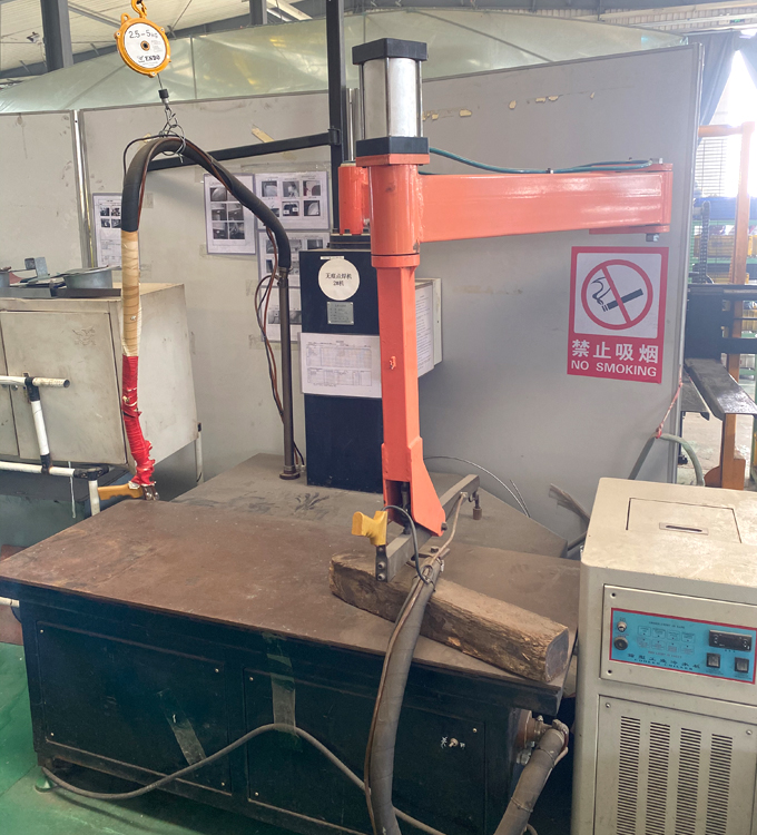 無(wú)痕點(diǎn)焊機